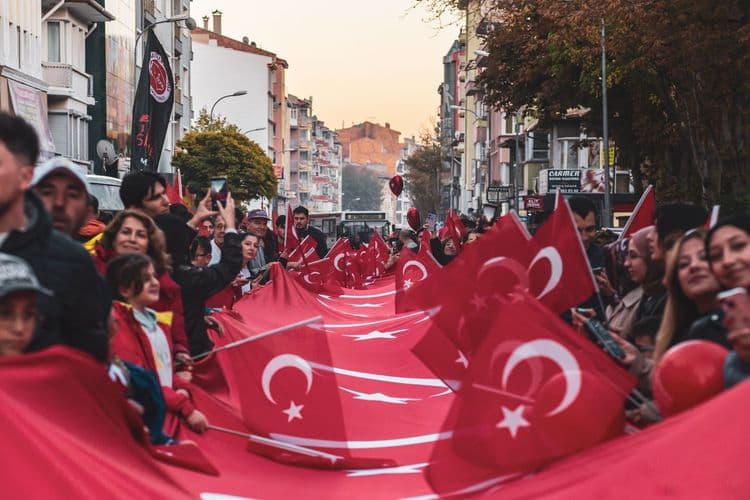 Asker Uğurlamasında Misafirlerden Fotoğraf Nasıl Toplanır? — Etkinlik Rehberleri kategorisinde blog yazısı