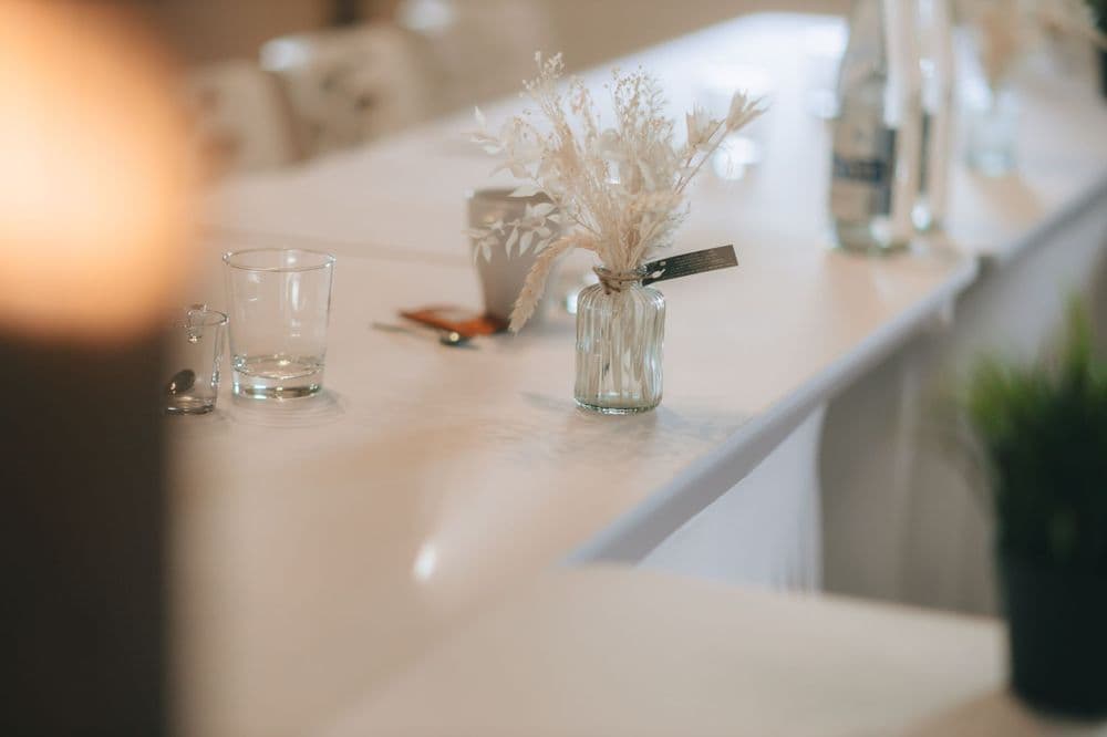 Katmanlı Minimalist Düğün Tasarımı: Duyu ve Mekân Rehberi