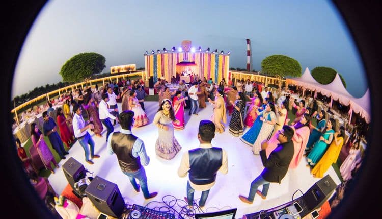 Düğününüzü Festival Gibi Hissettirecek Canlı Performans Önerileri — Düğün Müzikleri kategorisinde blog yazısı