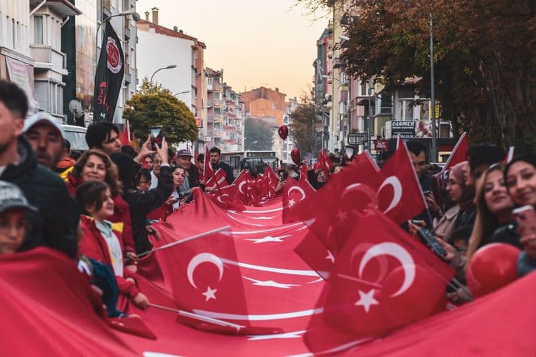 Asker Uğurlamasında Misafirlerden Fotoğraf Nasıl Toplanır? — Etkinlik Rehberleri kategorisinde blog yazısı