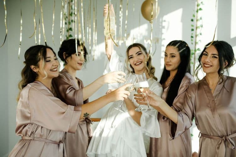 Bekârlığa Veda Partisinde Fotoğrafları Nasıl Toplarsınız? — Düğün Hazırlığı kategorisinde blog yazısı