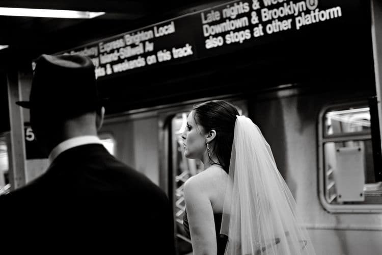 Tren Garında Düğün Fotoğrafı: İzin, Işık ve Çekim Planı — Düğün Fotoğrafı Mekanları kategorisinde blog yazısı