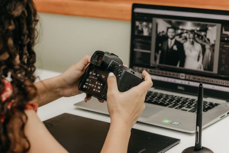 Düğün Fotoğrafçısı Yeterli mi? Profesyonel Çekim ile Misafir Fotoğraflarını Birleştirmenin Yolu — Yaratıcı Fikirler kategorisinde blog yazısı