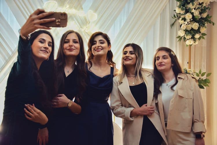 Düğünde Çiftler İçin Eğlenceli Video Akımları: 12 Kolay Çekim Fikri — Düğün Planlama kategorisinde blog yazısı
